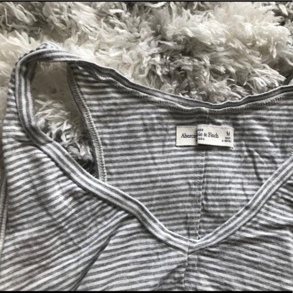 Women's Abercrombie & Fitch Gray White Striped Top - Picture 1 of 6
